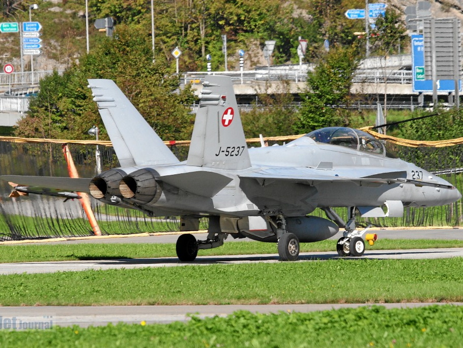 J-5237 F-18D Meiringen Schweizer Luftwaffe (2991 visitas) J-5237 F-18D Meiringen Schweizer Luftwaffe