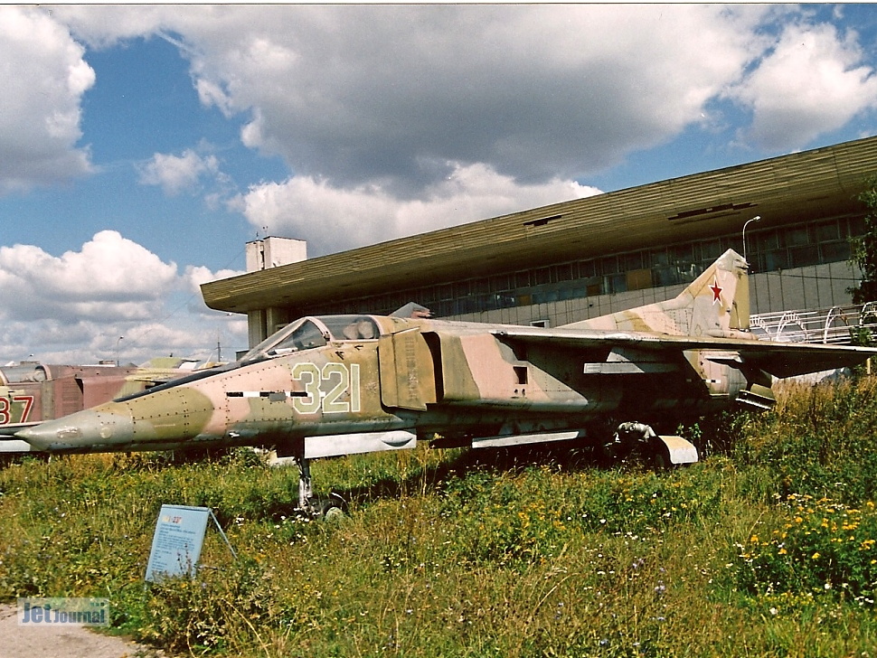 MiG-23B, 321 gruen (2297 visitas) Prototyp MiG-23B, Aufnahmdatum 2001 MiG-23B, 321 gruen