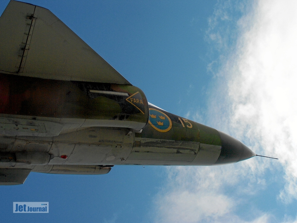 37031 Saab AJ37 Viggen Söderhamn Schweden (1745 visingar) 37031 Saab AJ37 Viggen Söderhamn Schweden