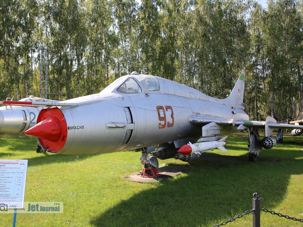 93 rot, Su-17M3 (2530 Besuche) 93 rot, Su-17M3