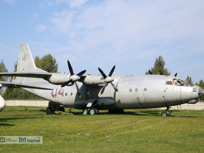 04 rot, Antonow An-12BP (2598 visits) 04 rot, Antonow An-12BP