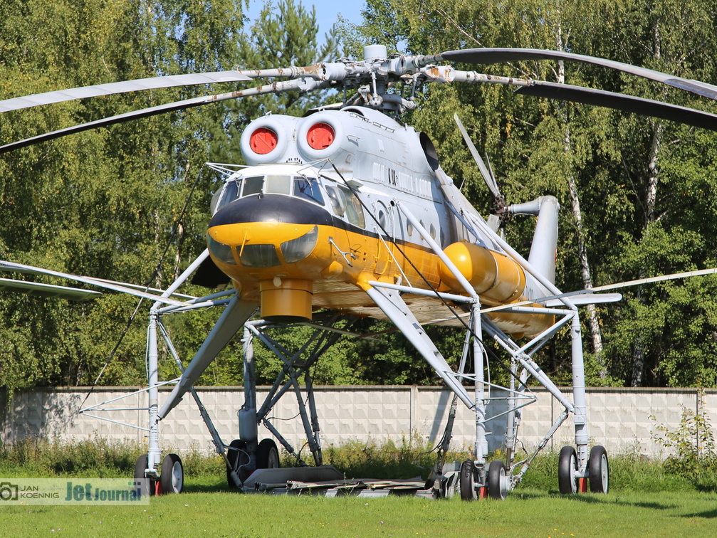 Mi-10K, 44 weiss, CCCP-04102 (2828 visitas) Die Maschine hatte ursprünglich eine (militärische) Kennung 44 weiss, wurde später zur falschen C... Mi-10K, 44 weiss, CCCP-04102