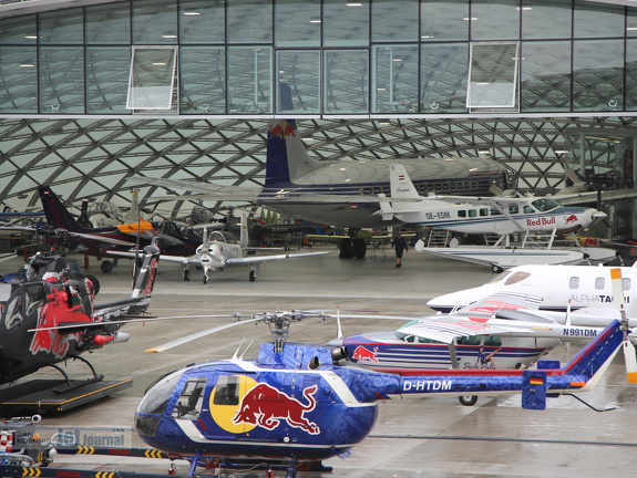Blick in den Hangar neben Hangar 7 (970 відвідувань) Blick in den Hangar neben Hangar 7
