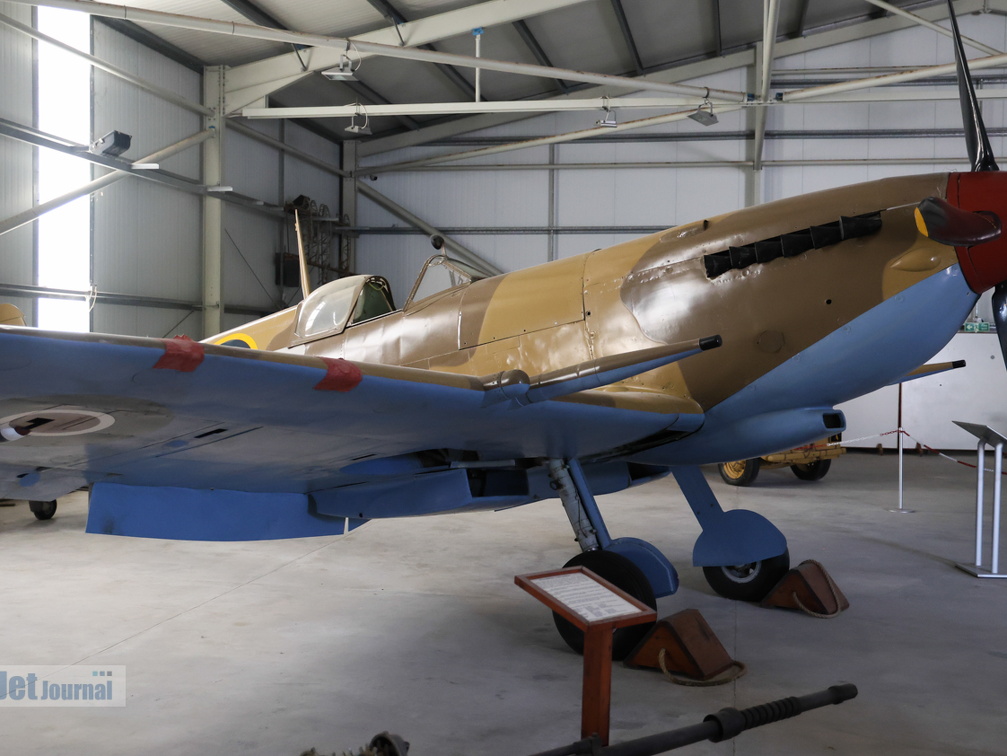 EN199 R-B, Supermarine Spitfire LF Mk. IX, Royal Air Force (909 відвідувань) EN199 R-B, Supermarine Spitfire LF Mk. IX, Royal Air Force