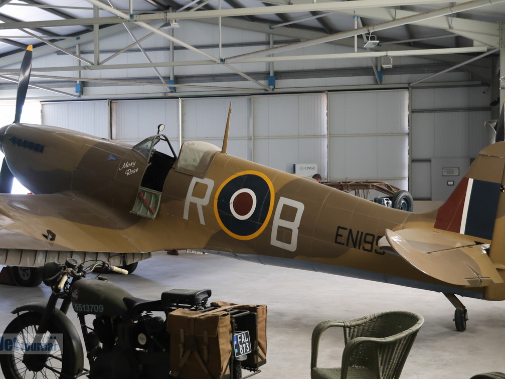 EN199 R-B, Supermarine Spitfire LF Mk. IX, Royal Air Force (893 відвідувань) EN199 R-B, Supermarine Spitfire LF Mk. IX, Royal Air Force